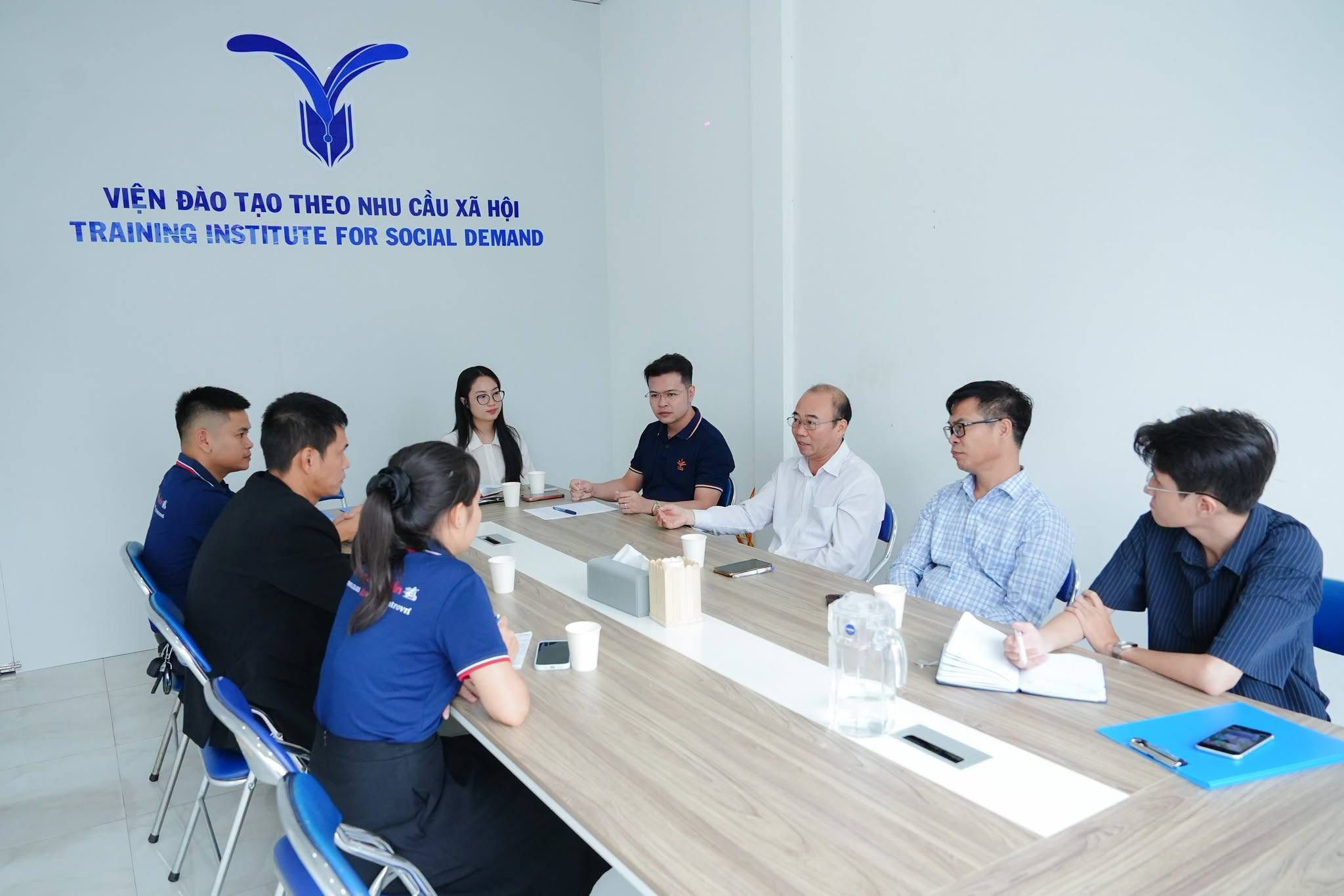 Hai bên trao đổi về các nội dung phối hợp đào tạo và kết nối sinh viên.