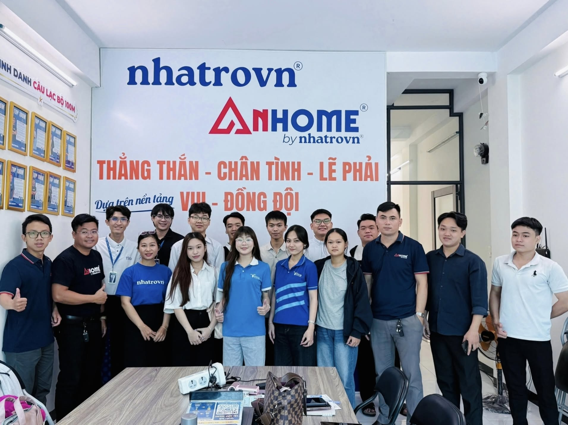 Nhatrovn - Anhome đón sinh viên Trường Đại học Thủ Dầu Một trong hành trình đào tạo thực tế