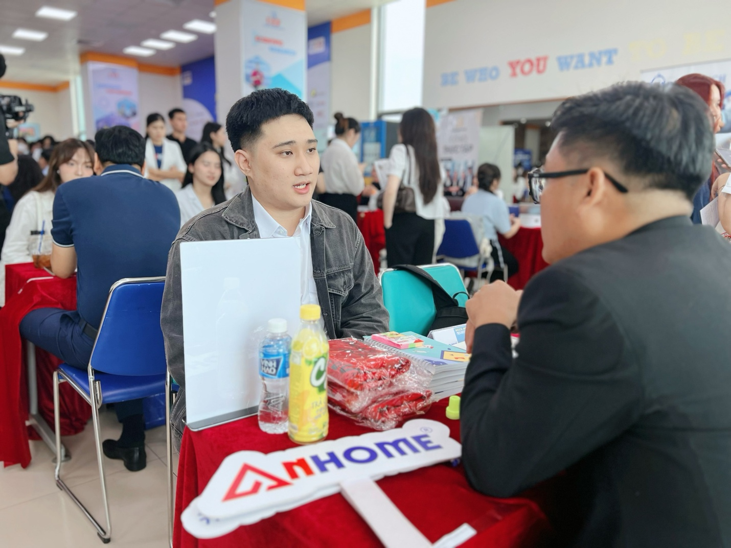 Phỏng vấn sinh viên