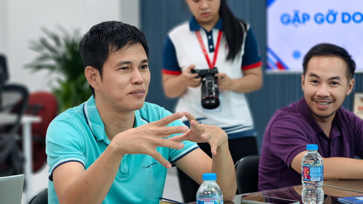 Founder thảo luận với UEF