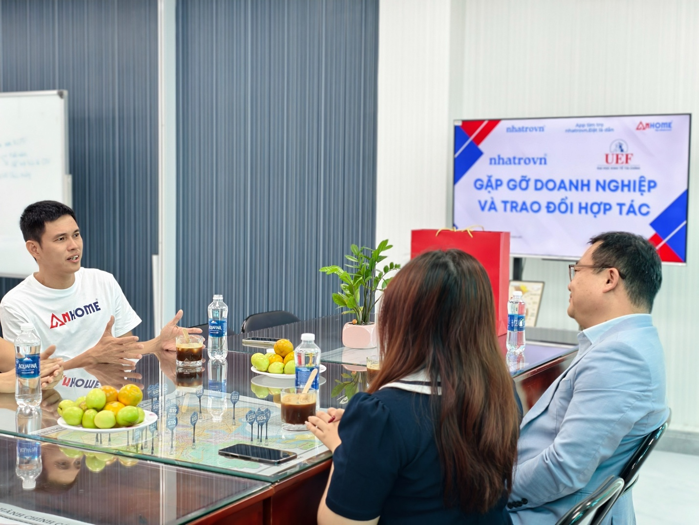 Trao đổi định hướng hợp tác UEF và Nhatrovn