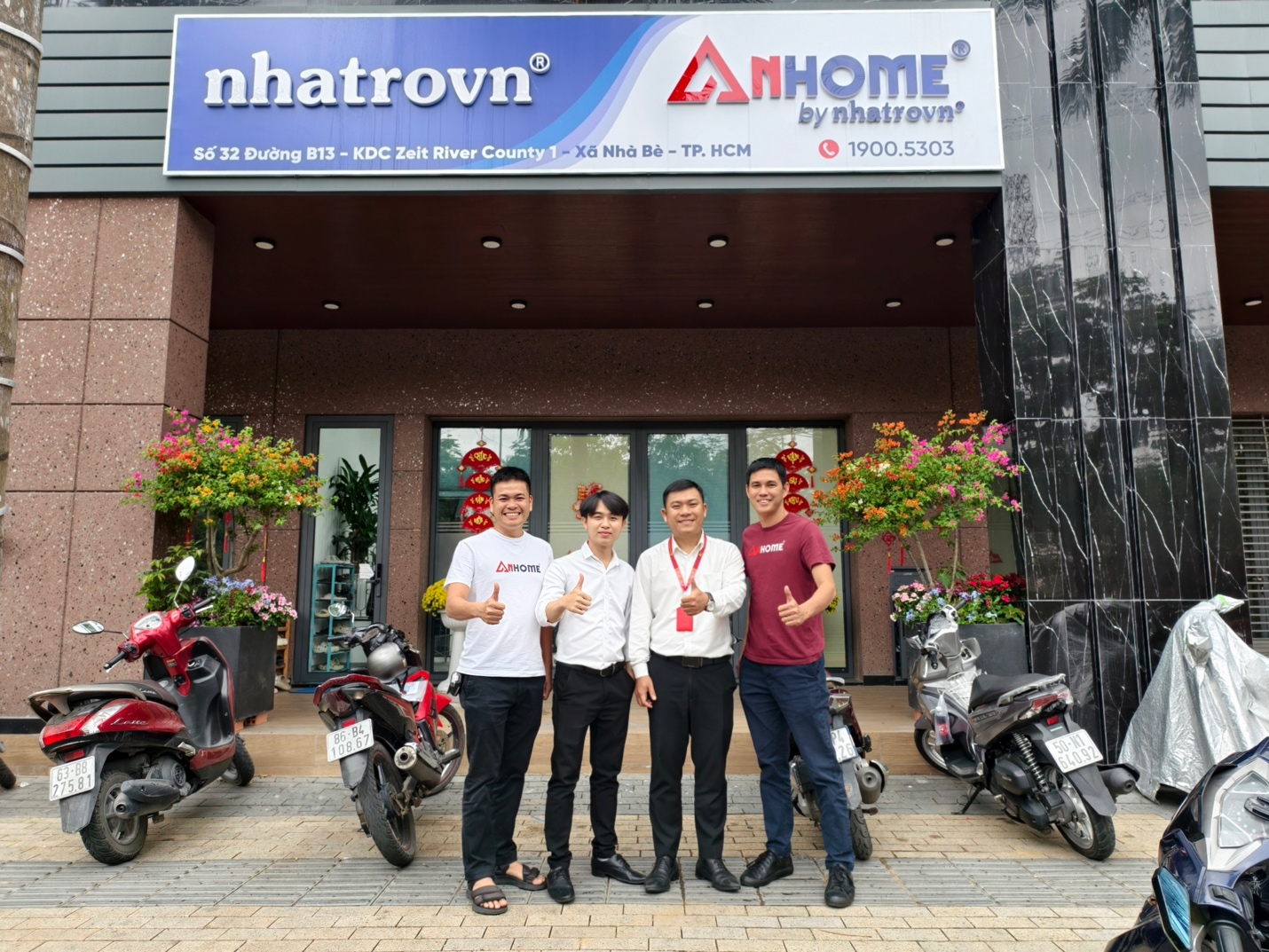 Đại diện Nhatrovn – Anhome và Đại học Hoa Sen trao đổi hợp tác