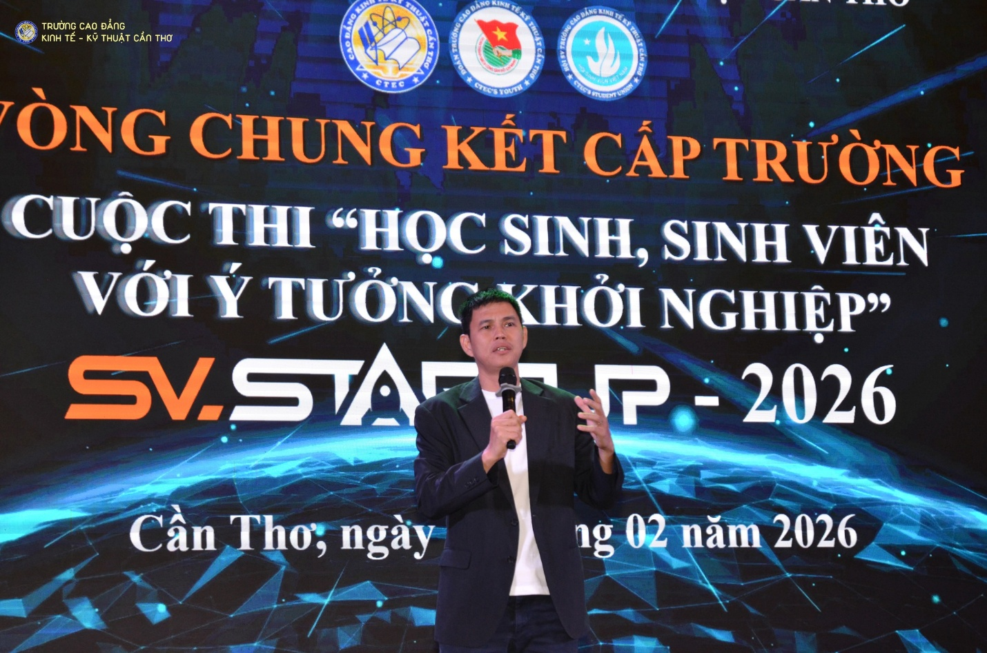 Anh Chiêm Hoàng Điền góp ý tại SV_STARTUP 2026