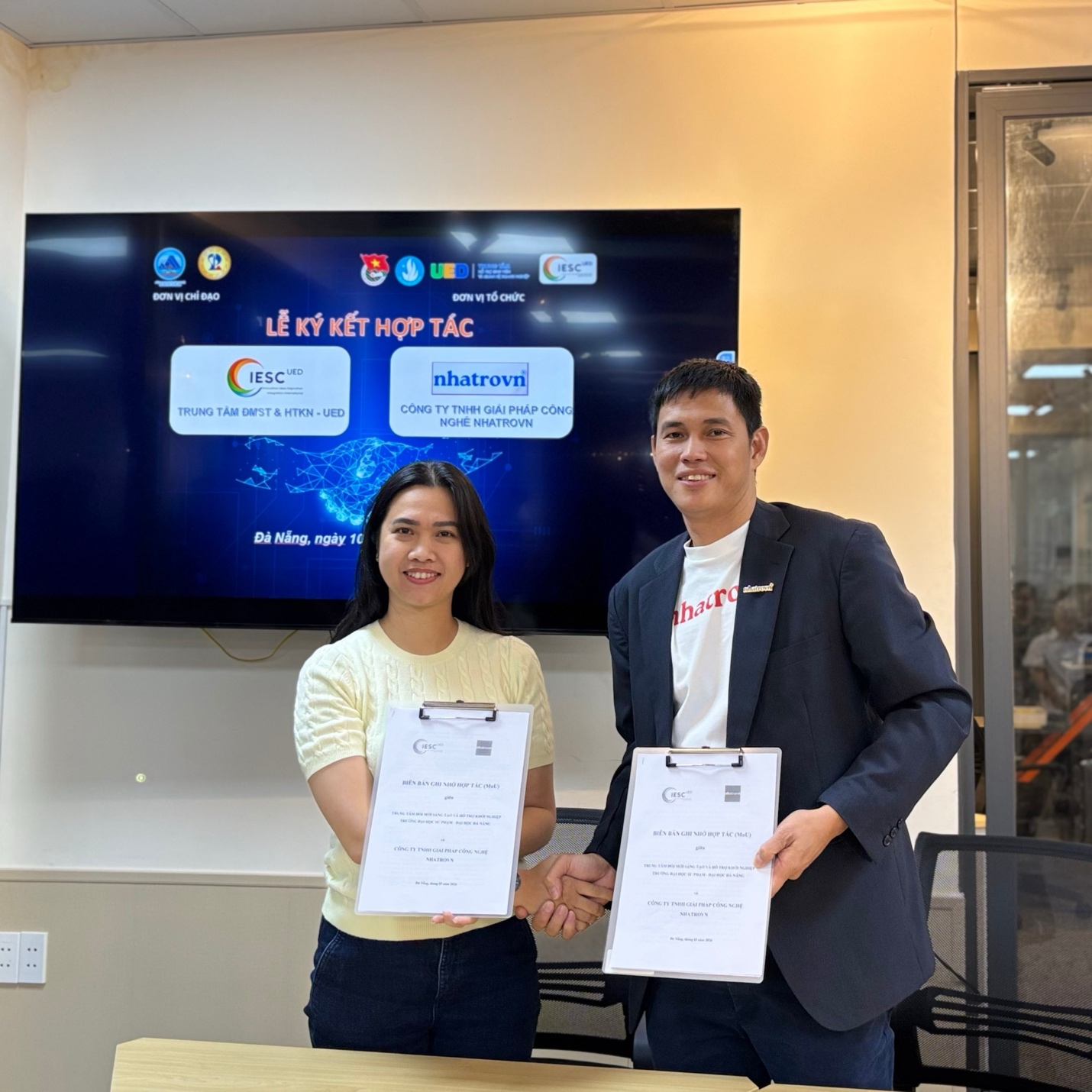 Nhatrovn – Anhome ký kết MOU với UED