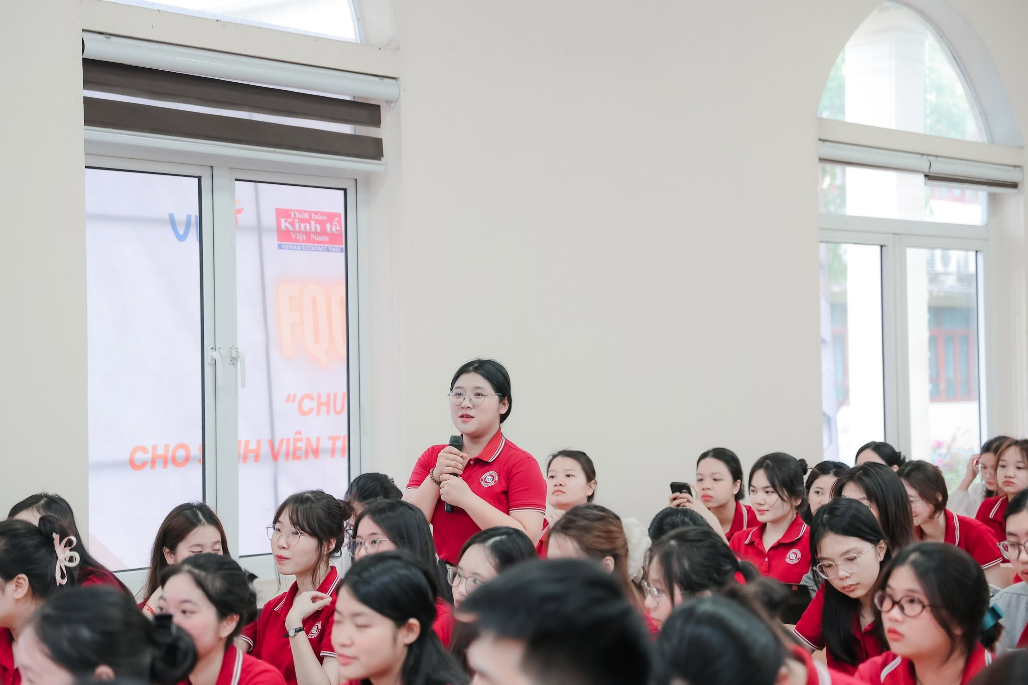 Đại diện Nhatrovn – Anhome và Đại học Văn Hiến trao đổi các chương trình trải nghiệm dành cho sinh viên.
